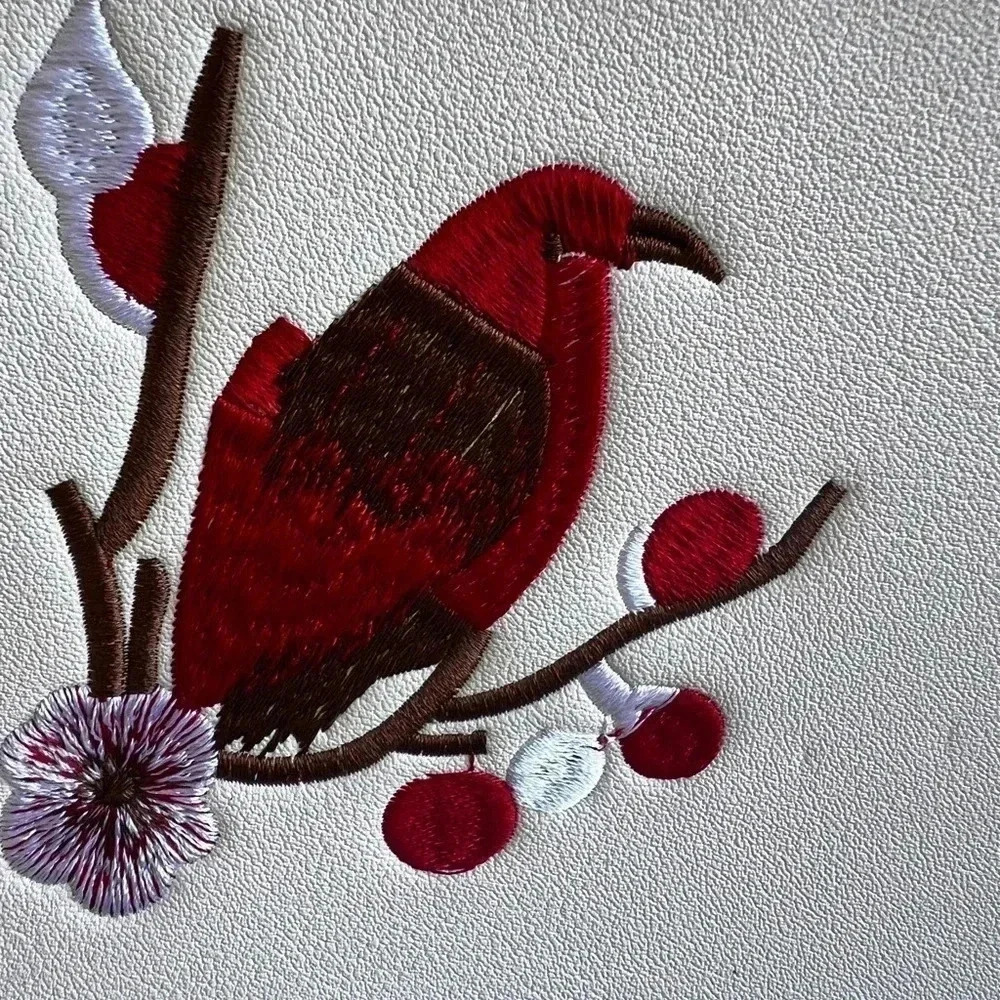 Purse with cardinal embroidery - Picture 4 of 8